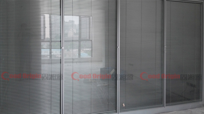 固湘源隔墙案例：世家装饰-双玻百叶隔墙