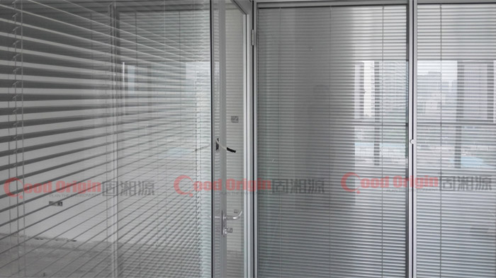 固湘源隔墙案例：世家装饰-双玻百叶隔墙